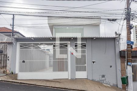 Casa à venda com 250m², 4 quartos e 6 vagas Casa à venda com 250m², 4 quartos e 6 vagasFachada