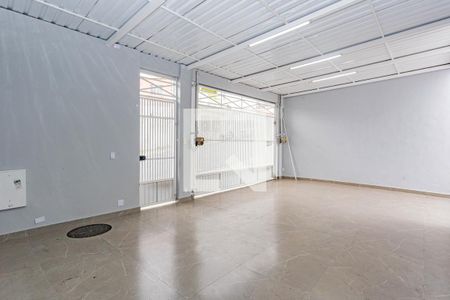 Casa à venda com 250m², 4 quartos e 6 vagas Casa à venda com 250m², 4 quartos e 6 vagasGaragem