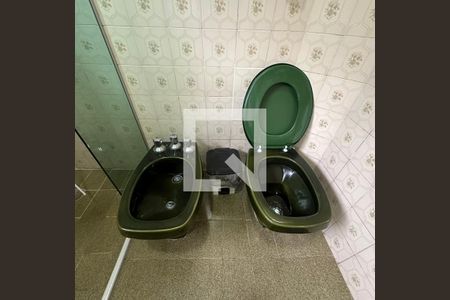 Casa à venda com 133m², 3 quartos e 2 vagasBanheiro