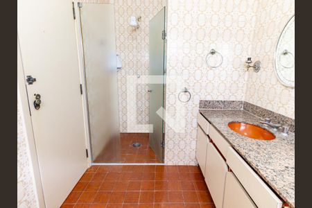 Casa à venda com 350m², 3 quartos e 4 vagasBanheiro da Suíte