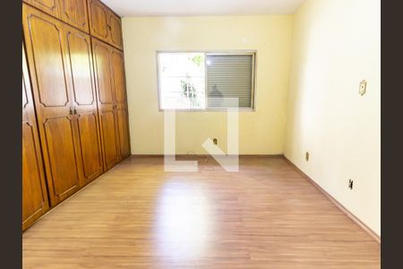 Casa à venda com 350m², 3 quartos e 4 vagasQuarto 2