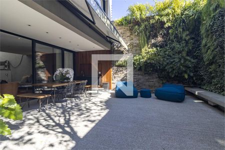 Casa à venda com 3 quartos, 350m² em Jardim Luzitania, São Paulo