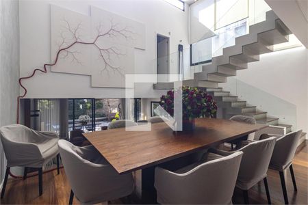 Casa à venda com 3 quartos, 350m² em Jardim Luzitania, São Paulo