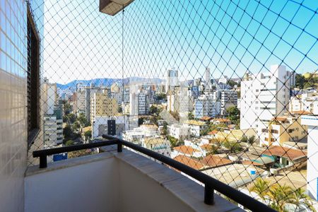 Apartamento para alugar com 110m², 3 quartos e 3 vagasVaranda