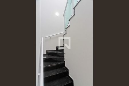 Escada de casa à venda com 3 quartos, 120m² em Parque Sao Domingos, São Paulo