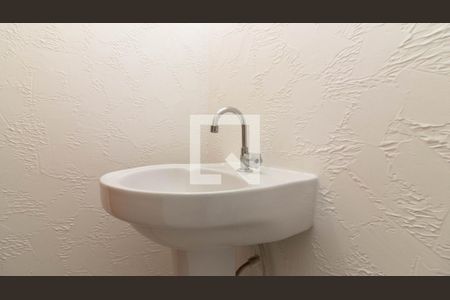 Lavabo de casa de condomínio para alugar com 2 quartos, 67m² em Vila Buenos Aires, São Paulo