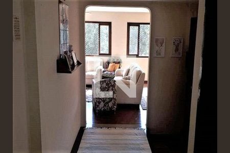 Casa à venda com 4 quartos, 205m² em Jardim das Vertentes, São Paulo