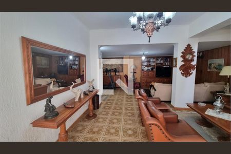 Casa à venda com 3 quartos, 229m² em Vila Indiana, São Paulo