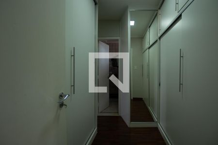 CLOSET DA SUÍTE de casa à venda com 2 quartos, 402m² em Butantã, São Paulo