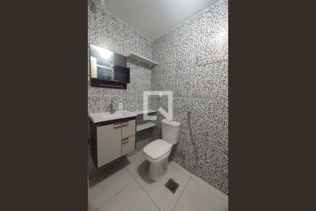Apartamento à venda com 74m², 2 quartos e 1 vaga Apartamento à venda com 74m², 2 quartos e 1 vagaBanheiro Social