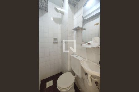 Apartamento à venda com 74m², 2 quartos e 1 vaga Apartamento à venda com 74m², 2 quartos e 1 vagaBanheiro de Serviço