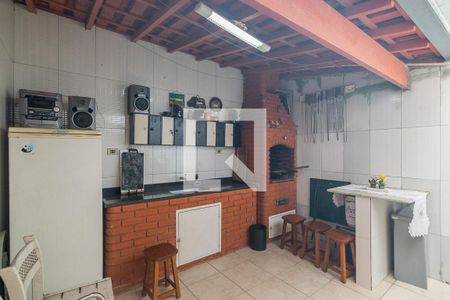 Casa à venda com 102m², 3 quartos e 2 vagasQuintal com Churrasqueira