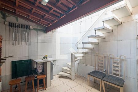 Casa à venda com 102m², 3 quartos e 2 vagasQuintal com Churrasqueira