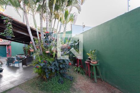 Casa à venda com 480m², 3 quartos e 4 vagas Casa à venda com 480m², 3 quartos e 4 vagasJardim