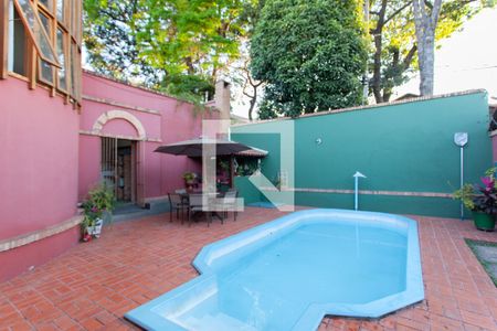 Casa à venda com 480m², 3 quartos e 4 vagas Casa à venda com 480m², 3 quartos e 4 vagasQuintal