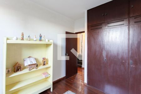 Casa à venda com 480m², 3 quartos e 4 vagas Casa à venda com 480m², 3 quartos e 4 vagasQuarto 2