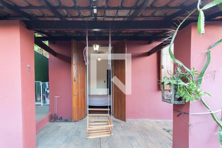 Casa à venda com 480m², 3 quartos e 4 vagas Casa à venda com 480m², 3 quartos e 4 vagasSuíte - Varanda