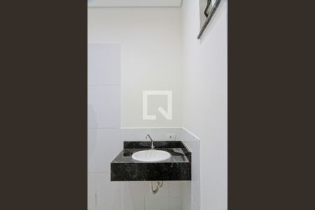 Banheiro de kitnet/studio para alugar com 1 quarto, 36m² em Parque Peruche, São Paulo