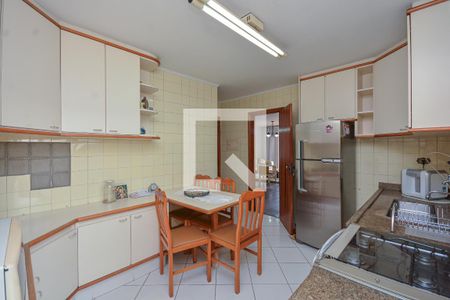 Apartamento à venda com 100m², 2 quartos e 2 vagasCozinha