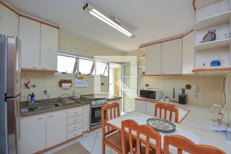 Apartamento à venda com 100m², 2 quartos e 2 vagasCozinha