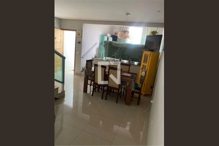 Casa à venda com 4 quartos, 180m² em Vila Carrão, São Paulo