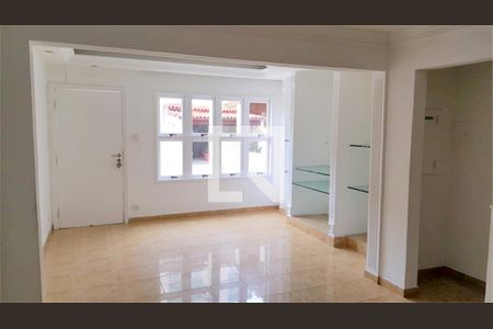 Casa à venda com 3 quartos, 200m² em Vila Claudia, São Paulo