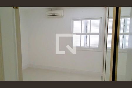 Casa à venda com 3 quartos, 200m² em Vila Claudia, São Paulo