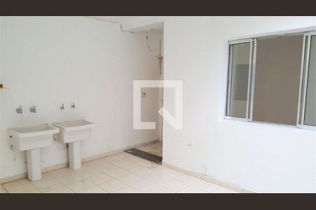 Casa à venda com 3 quartos, 200m² em Vila Claudia, São Paulo