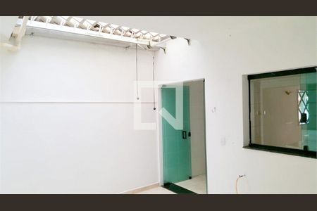 Casa à venda com 3 quartos, 200m² em Vila Claudia, São Paulo