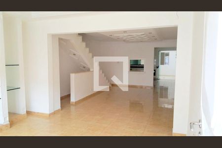 Casa à venda com 3 quartos, 200m² em Vila Claudia, São Paulo