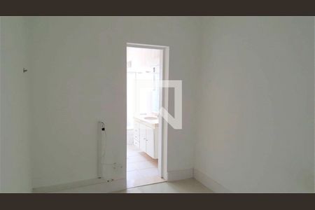 Casa à venda com 3 quartos, 200m² em Vila Claudia, São Paulo