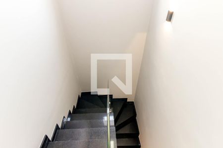 Casa à venda com 200m², 3 quartos e 2 vagasEscada