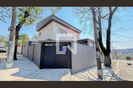 Casa à venda com 180m², 2 quartos e 2 vagasFachada