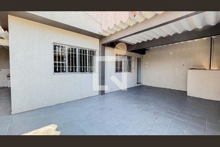 Casa à venda com 180m², 2 quartos e 2 vagasQuintal - Garagem