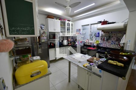 Casa à venda com 280m², 4 quartos e 3 vagasCozinha 