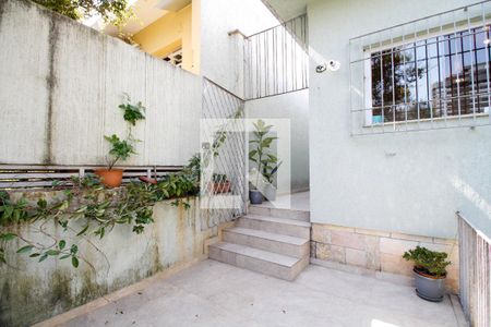 Casa à venda com 160m², 3 quartos e 1 vaga Casa à venda com 160m², 3 quartos e 1 vagaVaranda