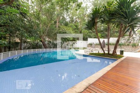 Apartamento à venda com 163m², 3 quartos e 3 vagas Apartamento à venda com 163m², 3 quartos e 3 vagasÁrea comum - Piscina