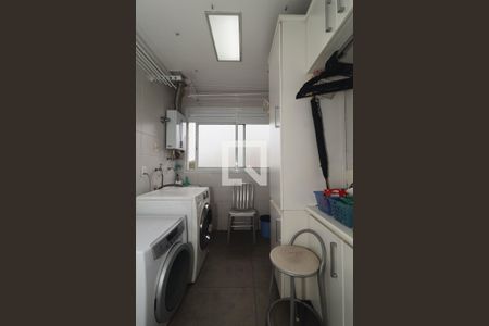 Apartamento à venda com 163m², 3 quartos e 3 vagas Apartamento à venda com 163m², 3 quartos e 3 vagasÁrea de Serviço