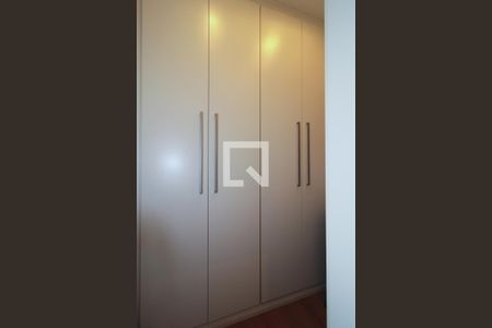 Apartamento à venda com 163m², 3 quartos e 3 vagas Apartamento à venda com 163m², 3 quartos e 3 vagasRoupeiro
