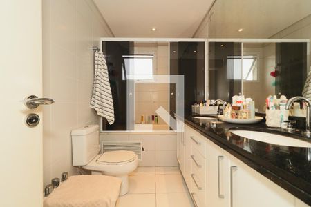 Apartamento à venda com 163m², 3 quartos e 3 vagas Apartamento à venda com 163m², 3 quartos e 3 vagasBanheiro da Suíte 1