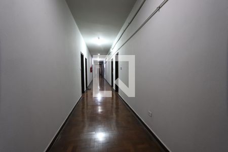 Corredor do andar de kitnet/studio para alugar com 1 quarto, 35m² em Centro Histórico de São Paulo, São Paulo