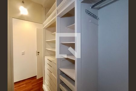 Apartamento à venda com 230m², 5 quartos e 3 vagasSuíte master closet