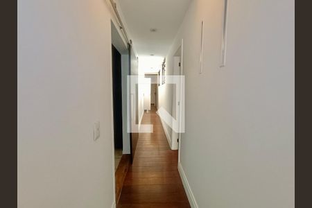 Apartamento à venda com 230m², 5 quartos e 3 vagasCorredor