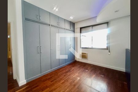 Apartamento à venda com 230m², 5 quartos e 3 vagasSuíte master