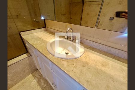 Apartamento à venda com 230m², 5 quartos e 3 vagasBanheiro social