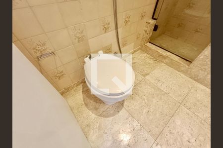 Apartamento à venda com 230m², 5 quartos e 3 vagasBanheiro social