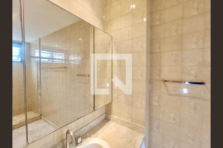 Apartamento à venda com 230m², 5 quartos e 3 vagasSuíte master banheiro