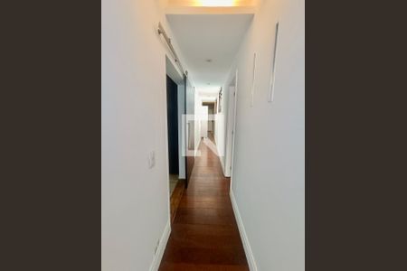 Apartamento à venda com 230m², 5 quartos e 3 vagasCorredor