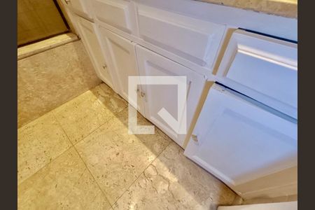 Apartamento à venda com 230m², 5 quartos e 3 vagasBanheiro social