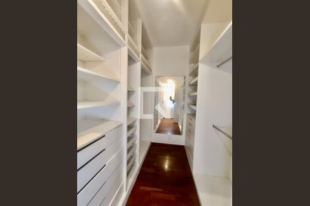 Apartamento à venda com 230m², 5 quartos e 3 vagasSuíte master closet
